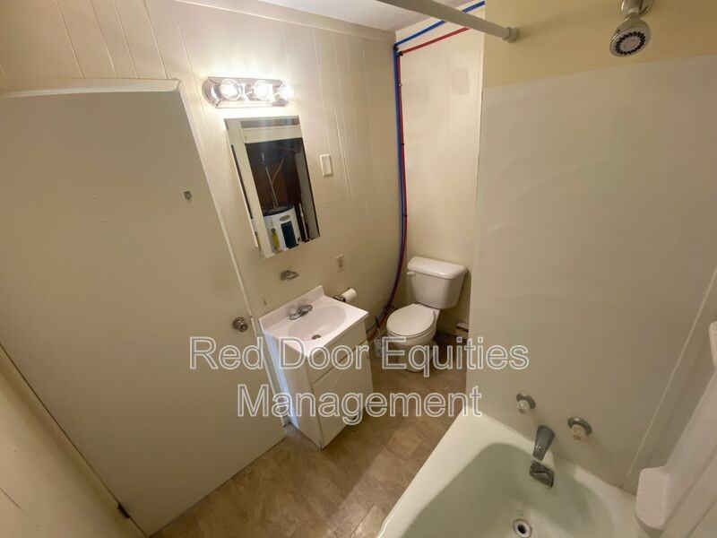 1233 Williams Dr #1-2 - Photo 3 of 11