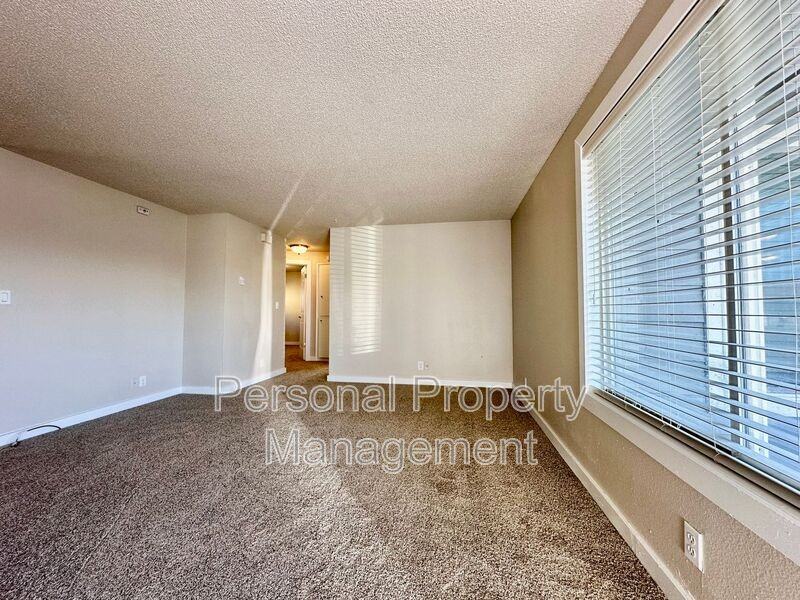 902 Ne 86th St - Photo 2 of 5