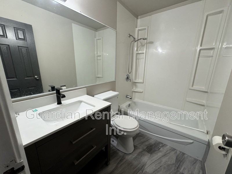 366 Wentworth Cres - Photo 5 of 19