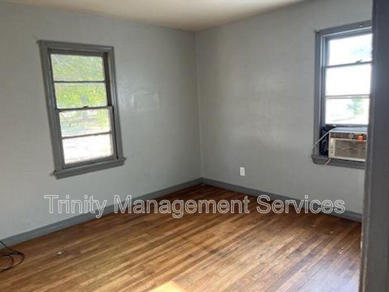 1000 E Fitter Ave - Photo 2 of 7