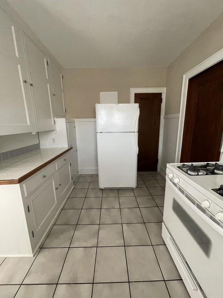 712 King Street - Photo 3 of 7