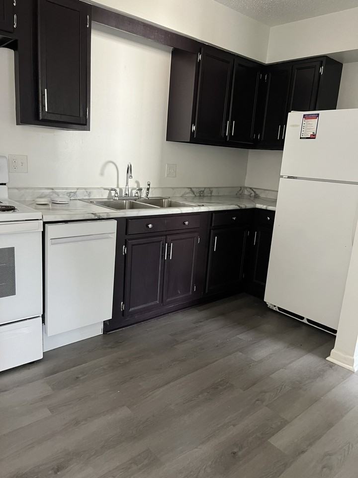 214 Northwest Chapel Drive - Photo 2 of 11