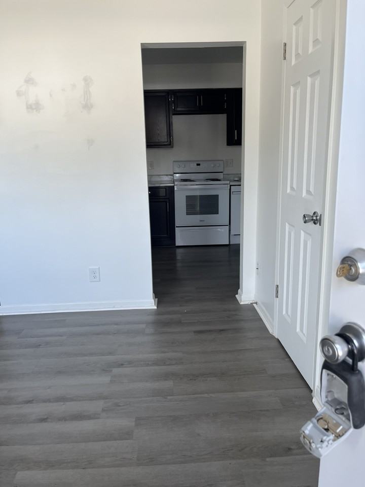 214 Northwest Chapel Drive - Photo 6 of 11