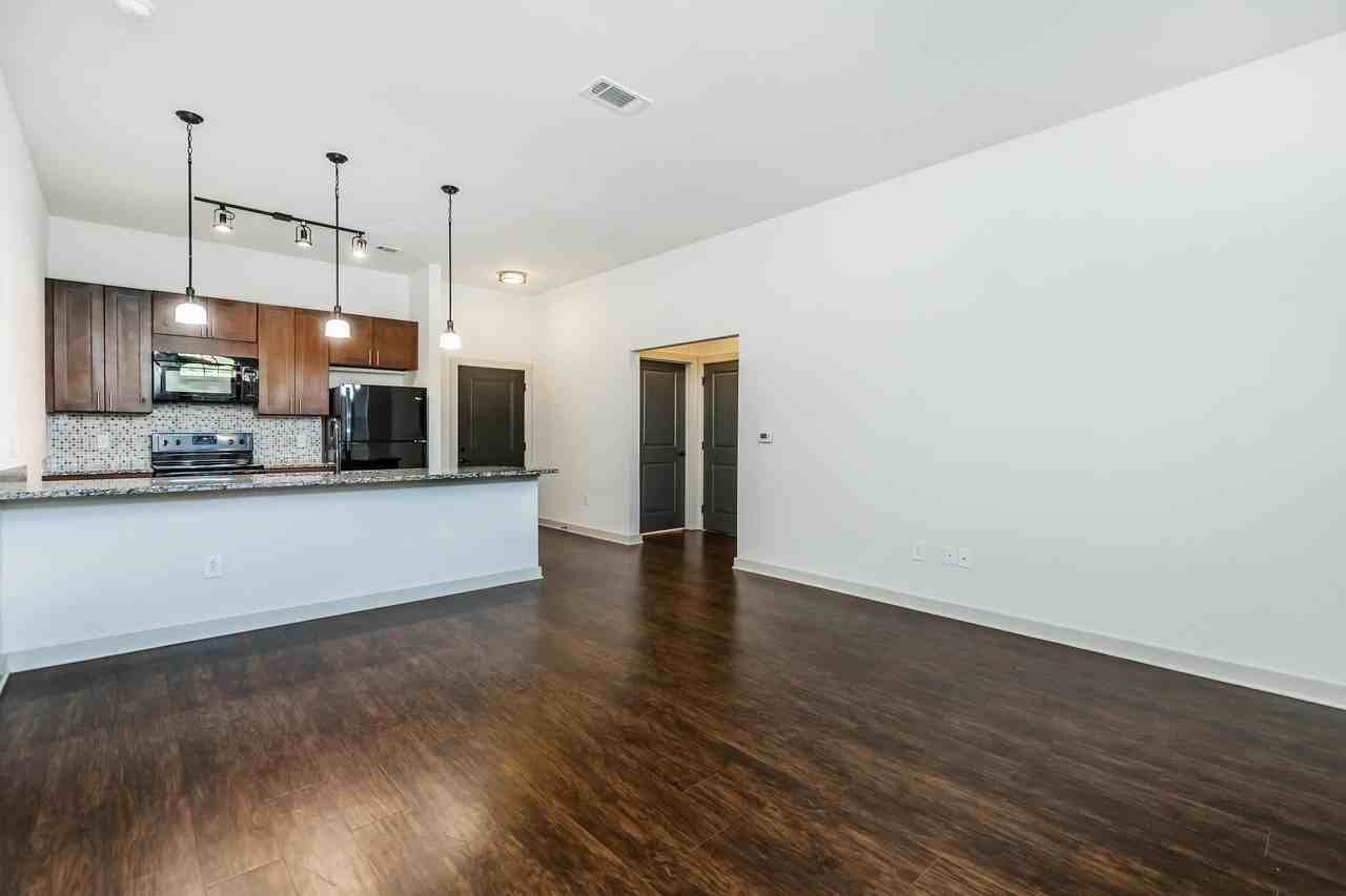 1810 Belcourt - Photo 6 of 50