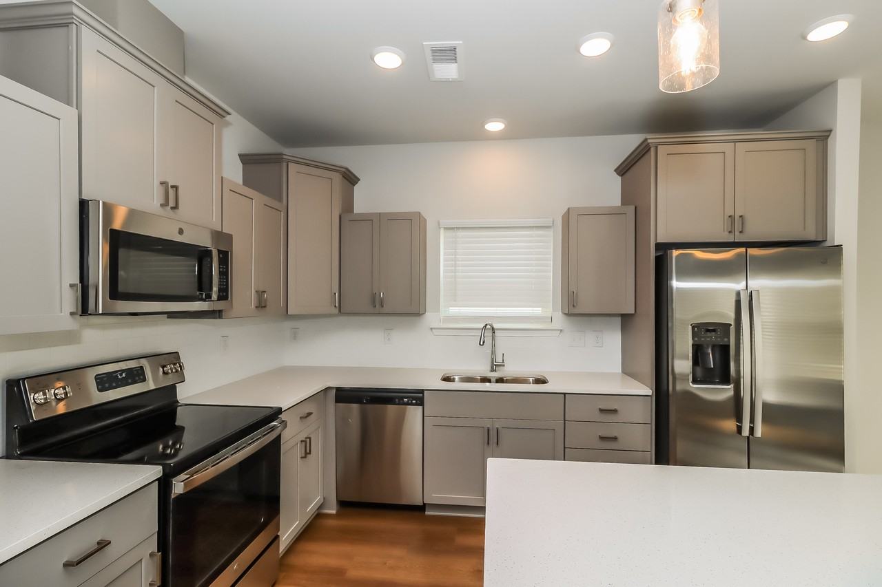 7016 Wistwood Ln - Photo 3 of 8
