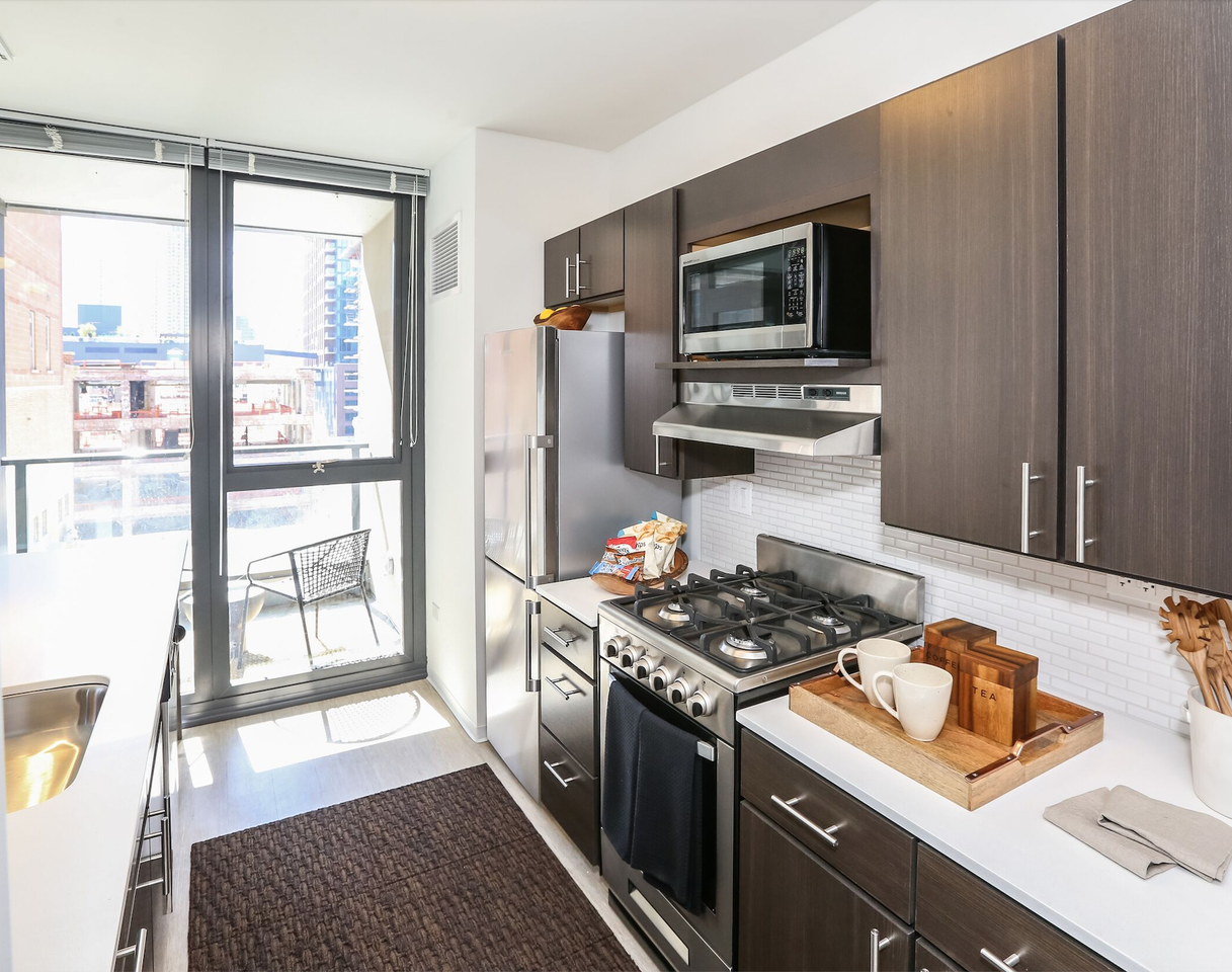 150 W Superior St - Photo 2 of 17