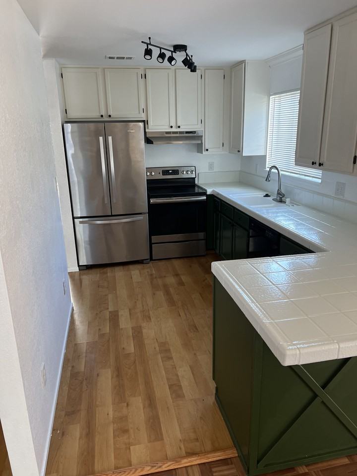 1421 Squire Ct #TH - Photo 2 of 11