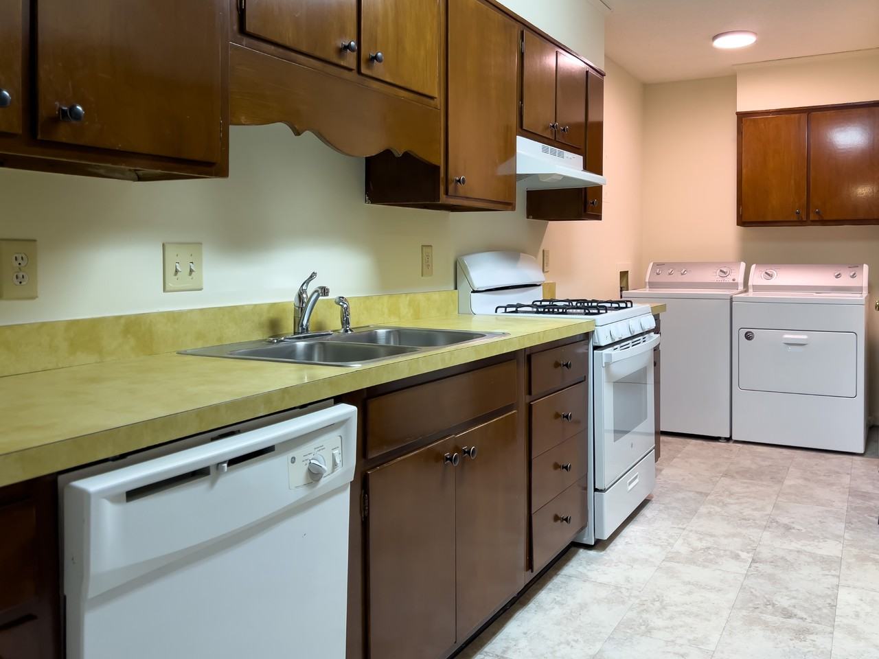 1910 Tamarack Rd #C - Photo 3 of 13