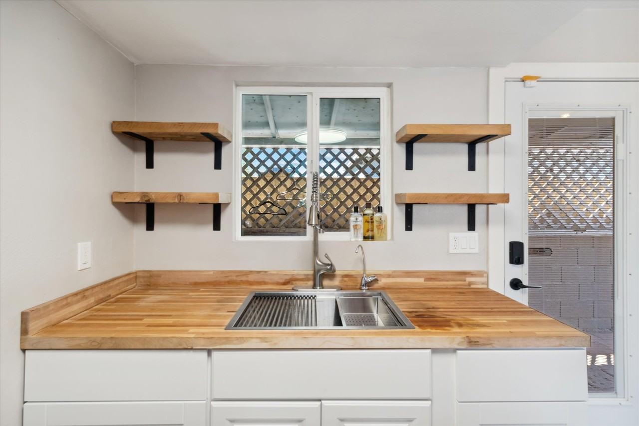 327 N 16th Ave #NA - Photo 4 of 16