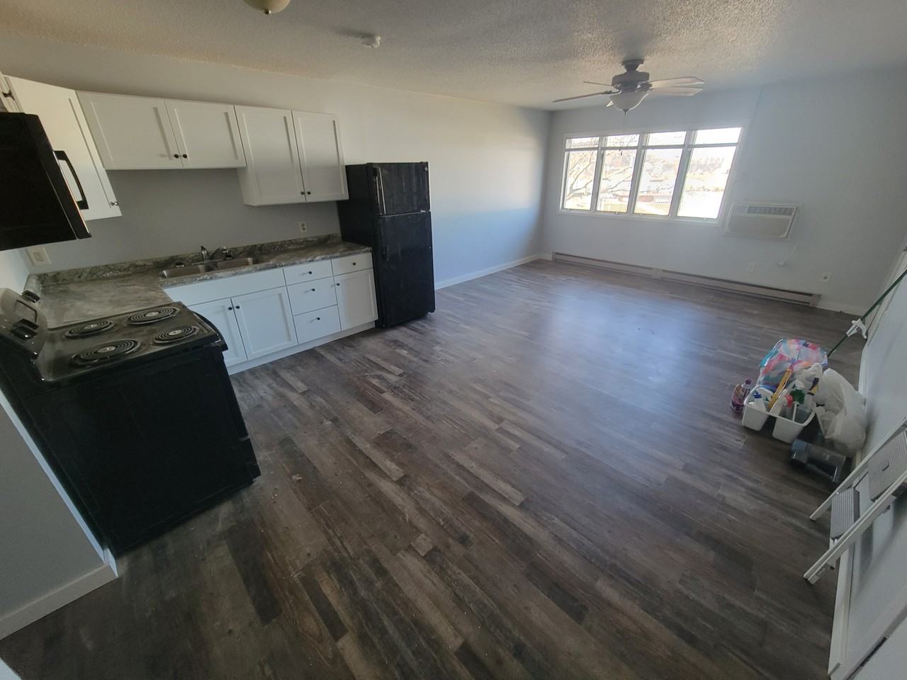 1097 Oakview Dr #6 - Photo 3 of 11