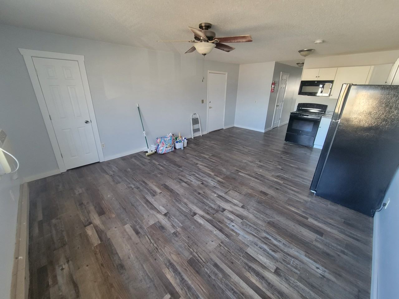 1097 Oakview Dr #6 - Photo 4 of 11