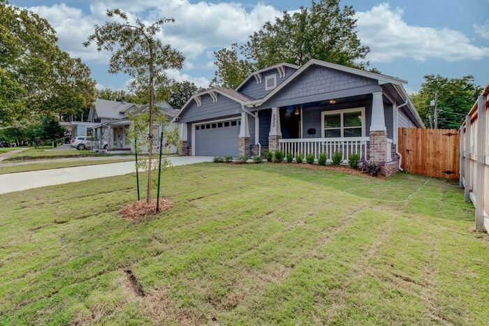 2422 E 8th St - Photo 2 of 33