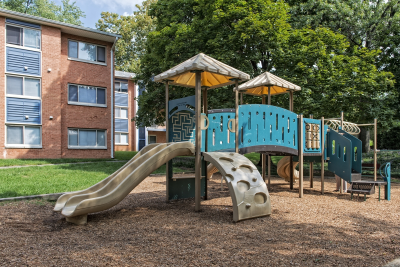 2526 Chain Bridge Road - Photo 2 of 12