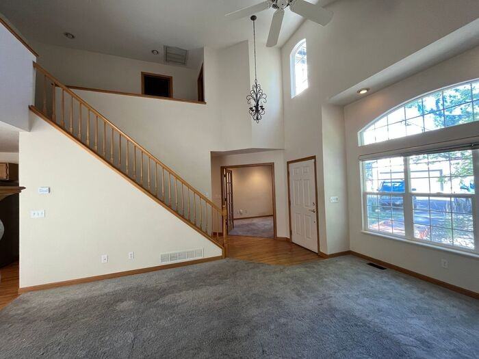 1621 Foxbrook Ln - Photo 3 of 24