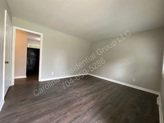 520 Blendwood Dr - Photo 2 of 12