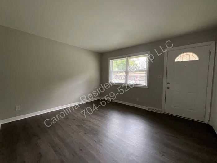 520 Blendwood Dr - Photo 3 of 12