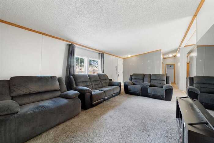 2606 Lowell Ave - Photo 2 of 6