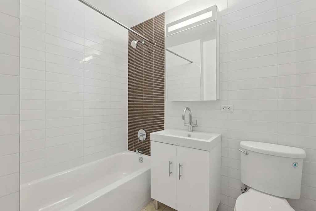 Exchange Pl #603 - Photo 3 of 10