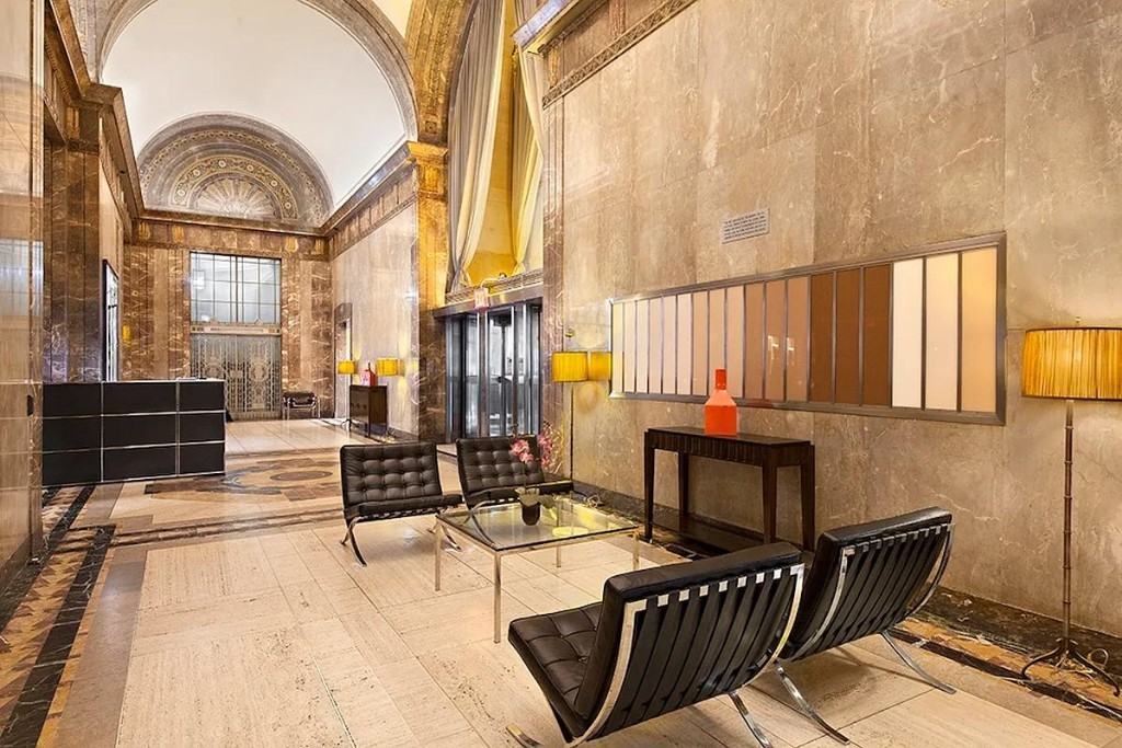 Exchange Pl #924 - Photo 2 of 20