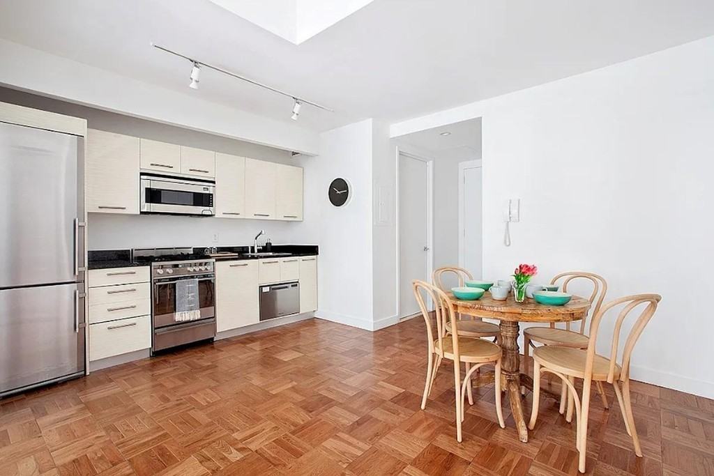 Exchange Pl #3004 - Photo 2 of 14