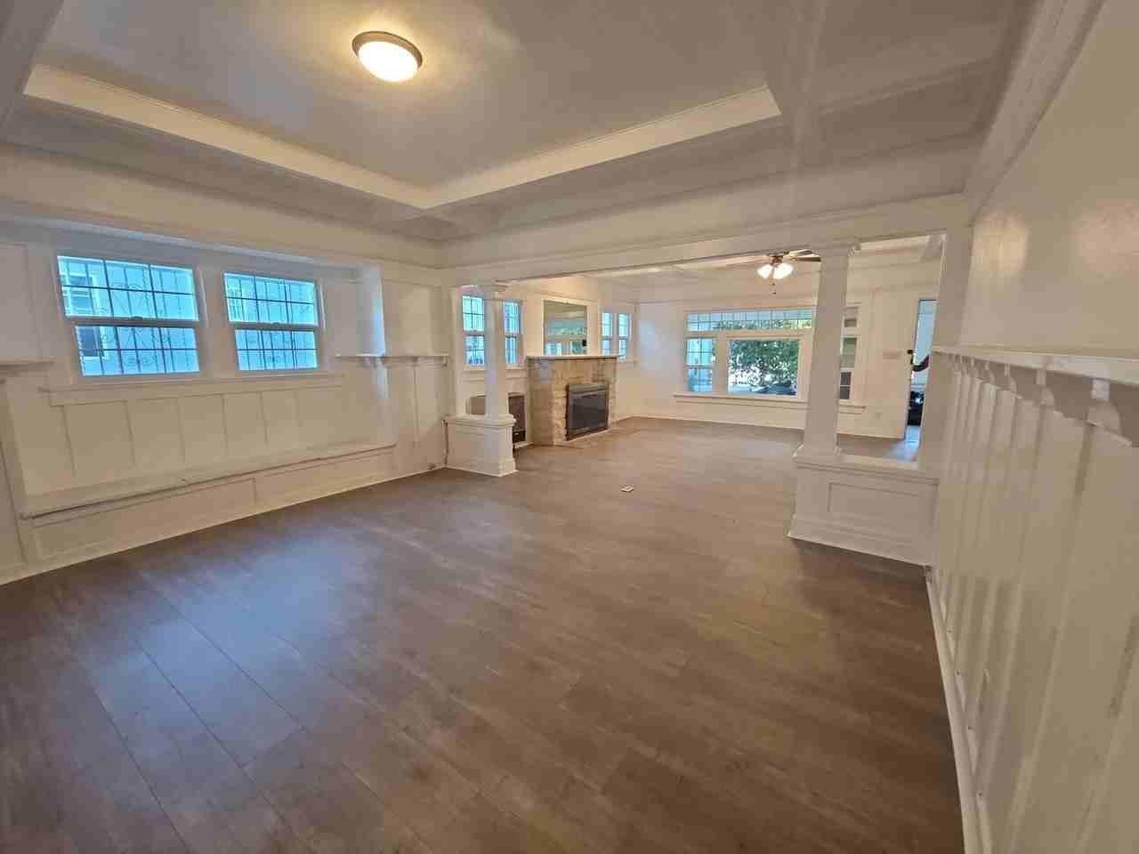 201 W 46th Street - Photo 3 of 40