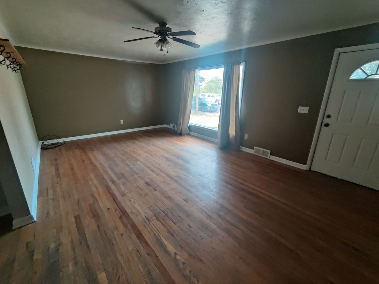 1531 W Sussex Ave - Photo 3 of 15