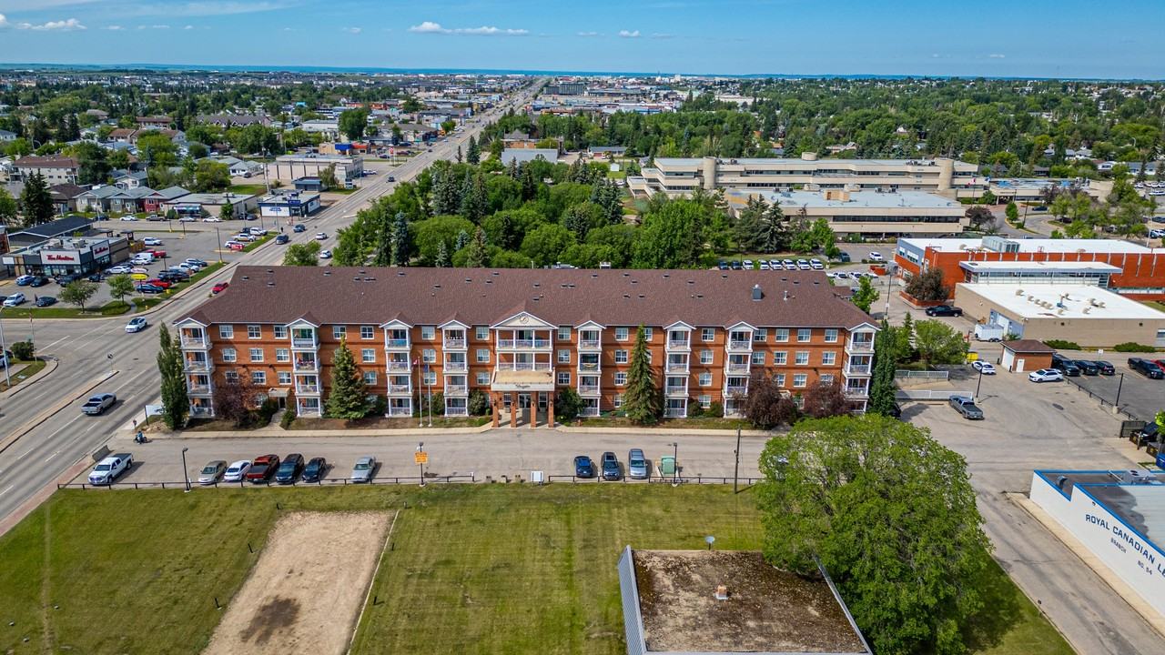 9914 101 Avenue #401 - Photo 7 of 8