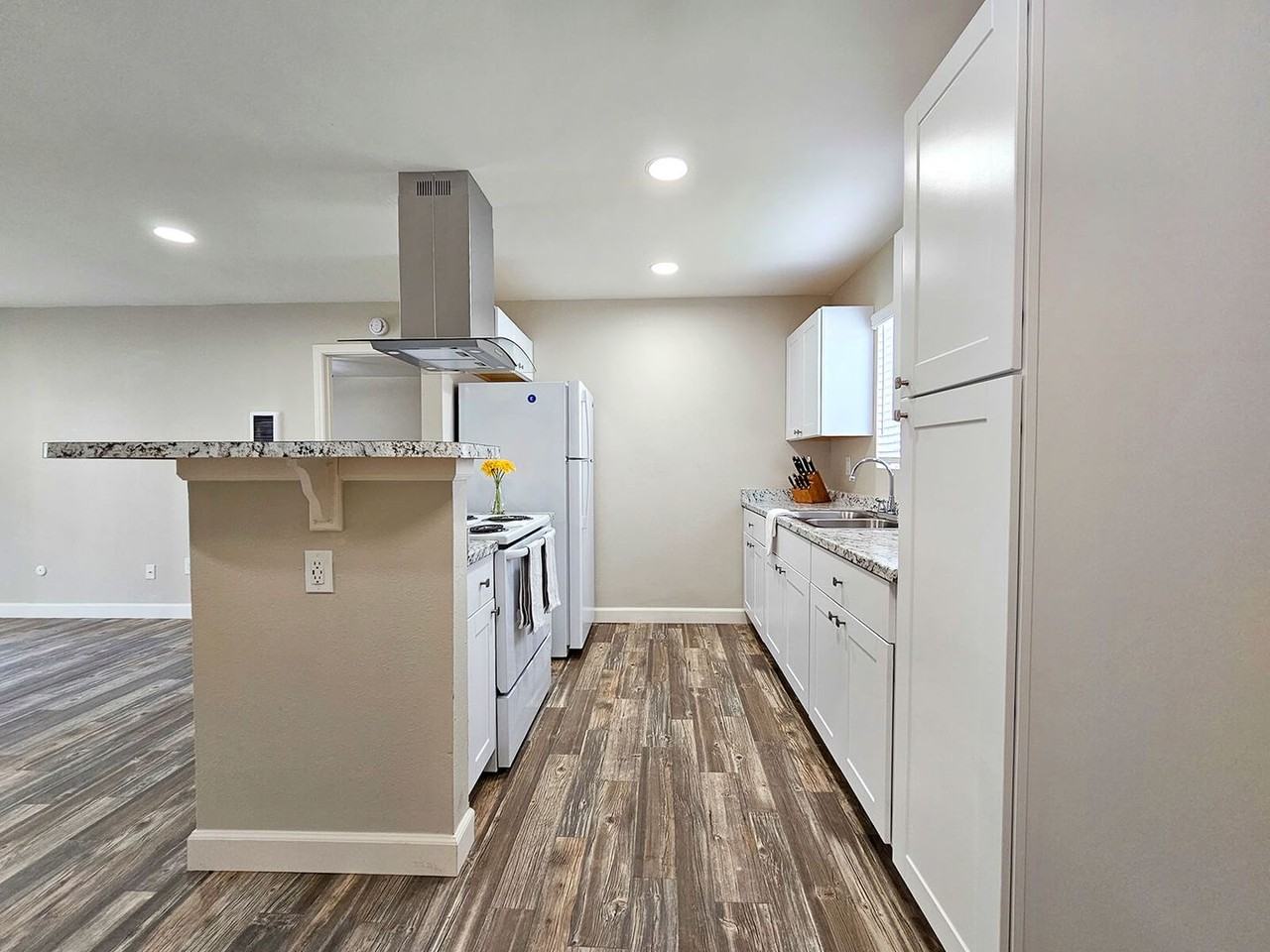 Sandalwood Apartments - Photo 4 of 44