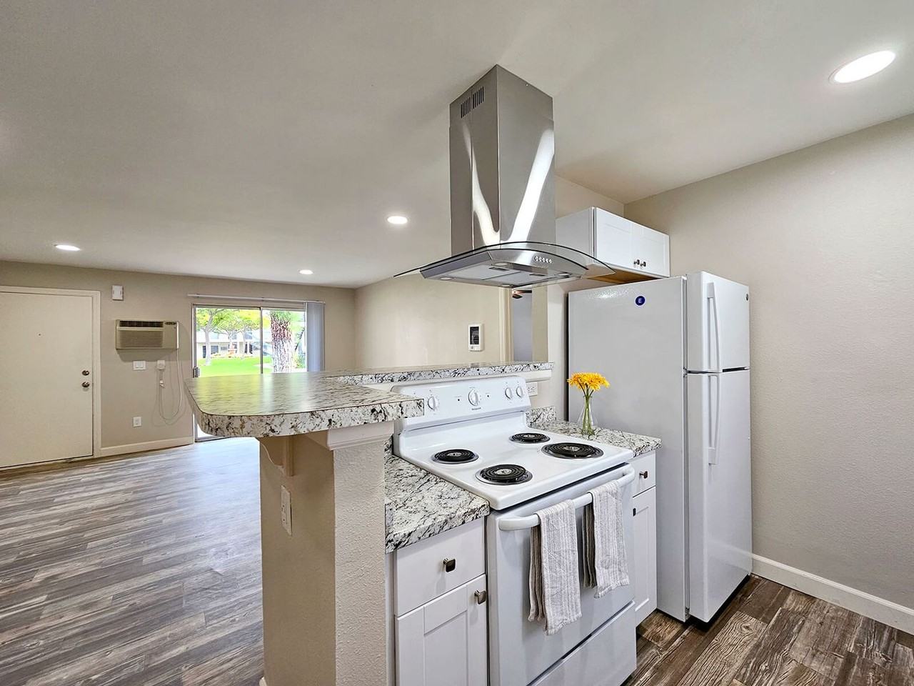 Sandalwood Apartments - Photo 5 of 44