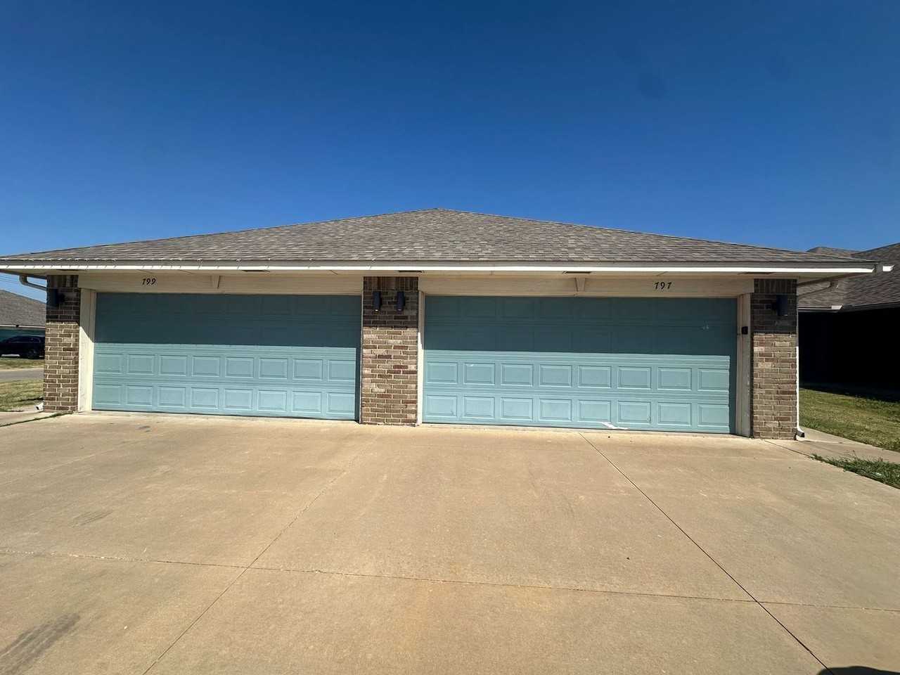 797 Sw 13th St - Photo 2 of 25