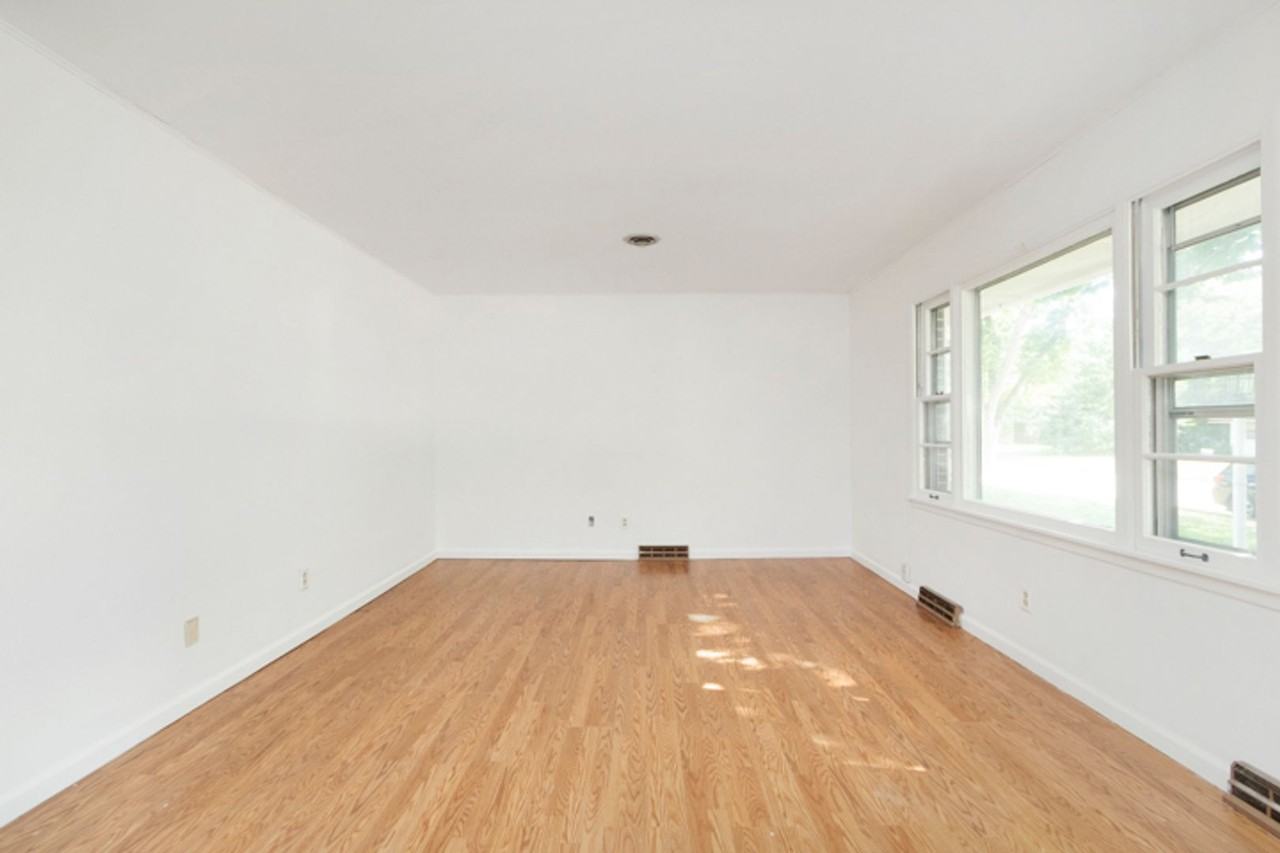 1733 Vaughn Dr - Photo 2 of 23