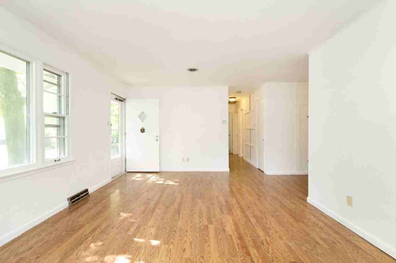 1733 Vaughn Dr - Photo 4 of 23