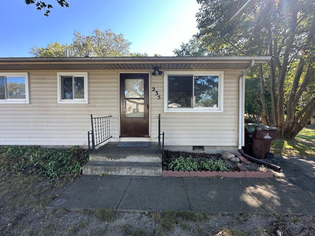 Center St 235-237 N - Photo 2 of 17