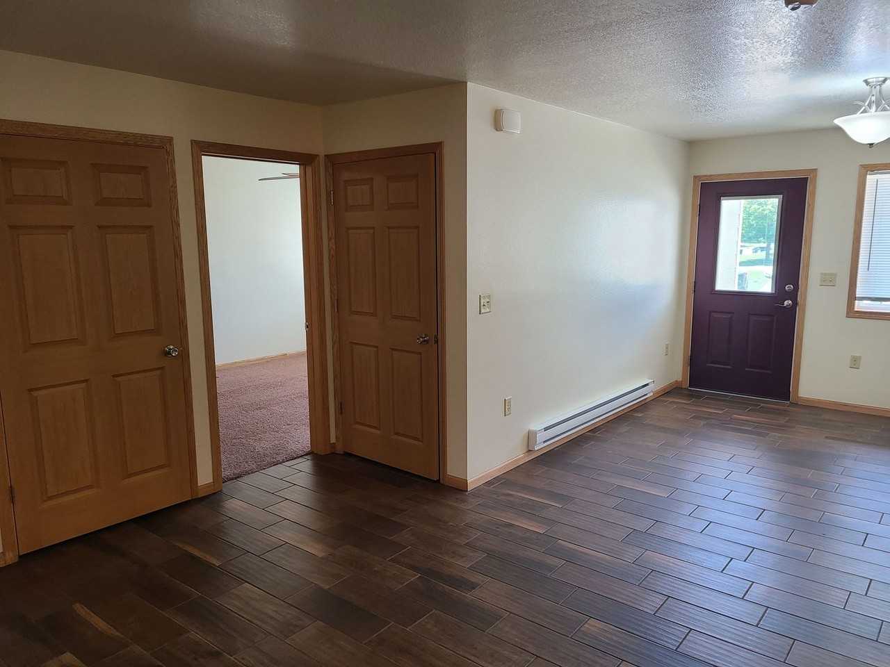 Lost Ridge Apartments - Photo 6 of 31