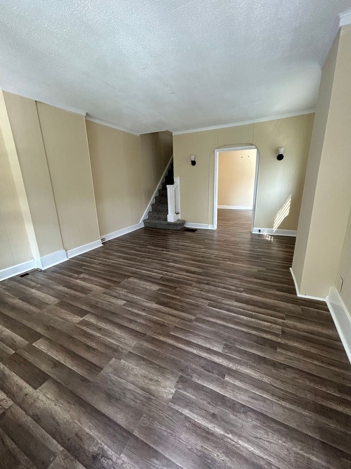 226 Euclid Ave - Photo 3 of 14
