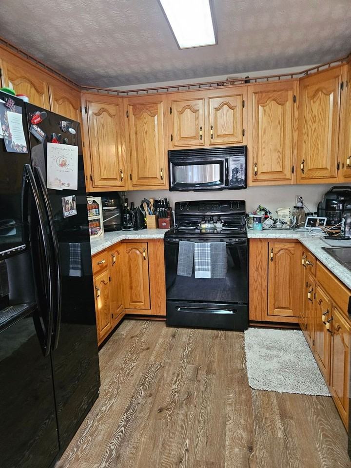 1004 Pin Oak Dr - Photo 2 of 5