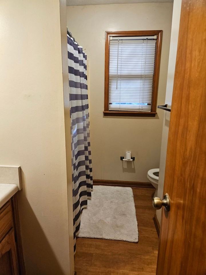 1004 Pin Oak Dr - Photo 3 of 5