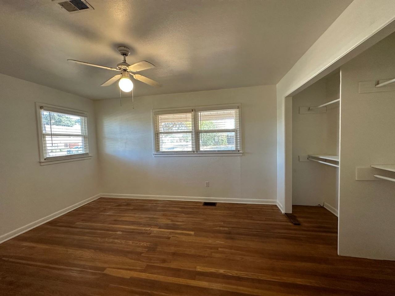 2504 44th St - Photo 4 of 10