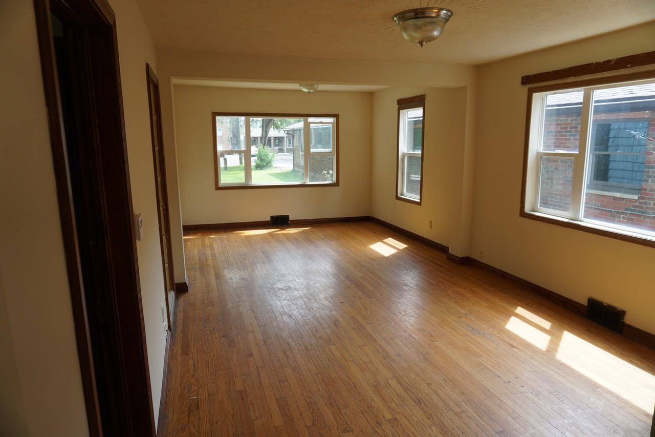 65 E Norwich Ave - Photo 7 of 50