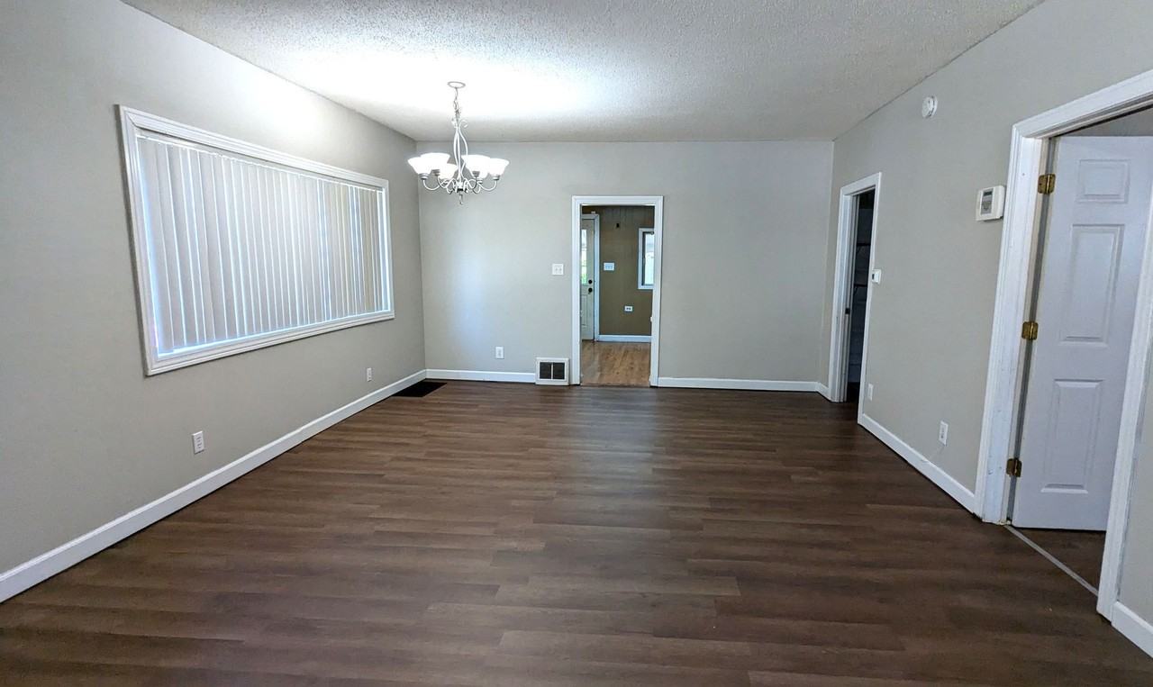 1674 Manz St - Photo 2 of 10