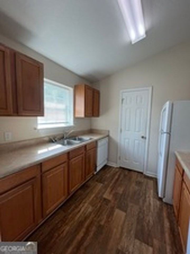 412/414 Lawnwood Ct - Photo 3 of 19