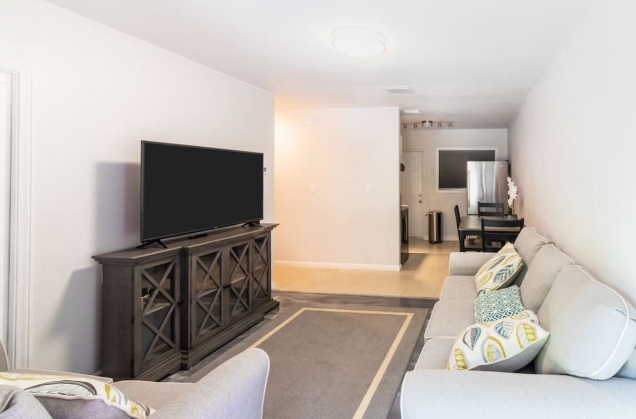 2Bed/1 Bath Apartment for Rent - Photo 3 of 8