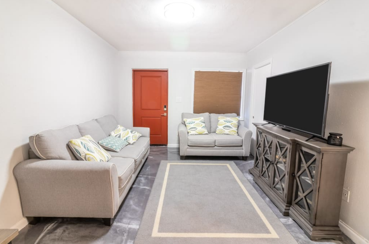 2Bed/1 Bath Apartment for Rent - Photo 5 of 8