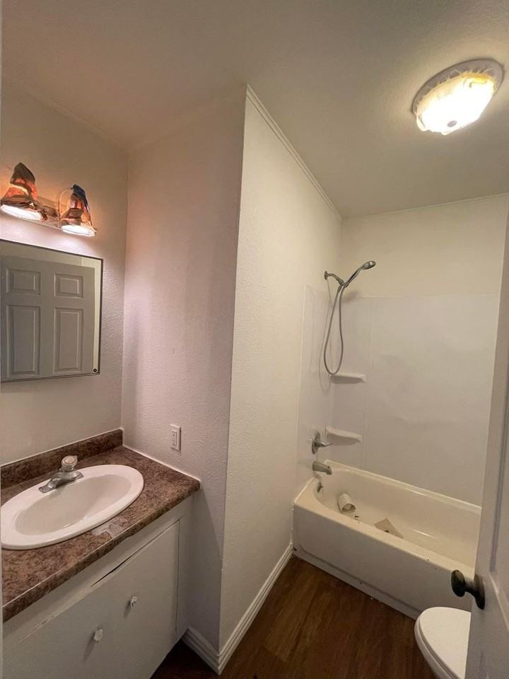 816 11th Ave Nw - Photo 3 of 6