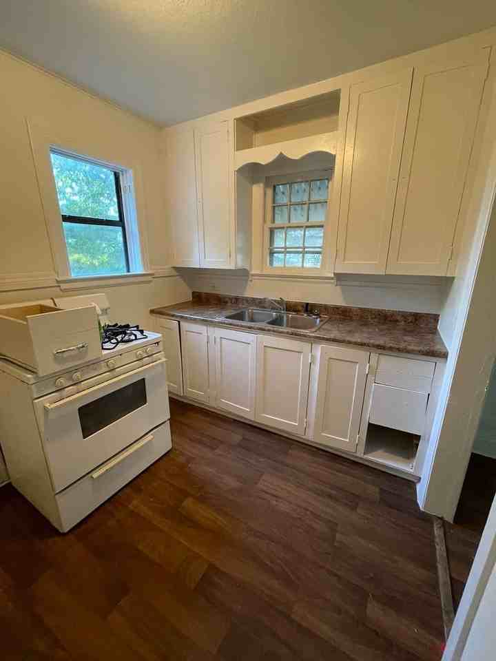 816 11th Ave Nw - Photo 2 of 6