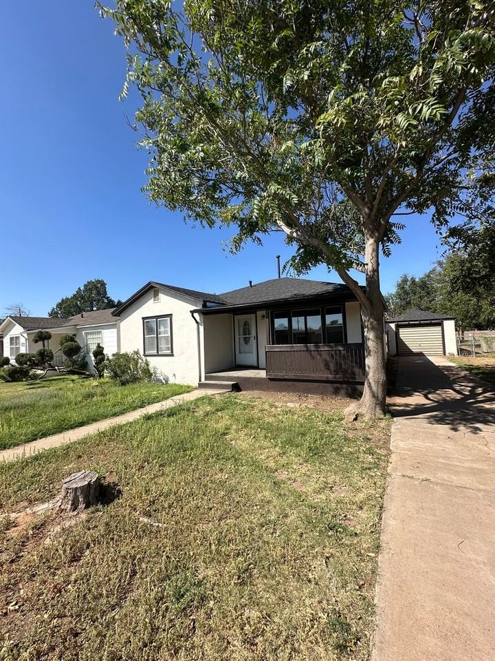 2208 Axtell St - Photo 2 of 21