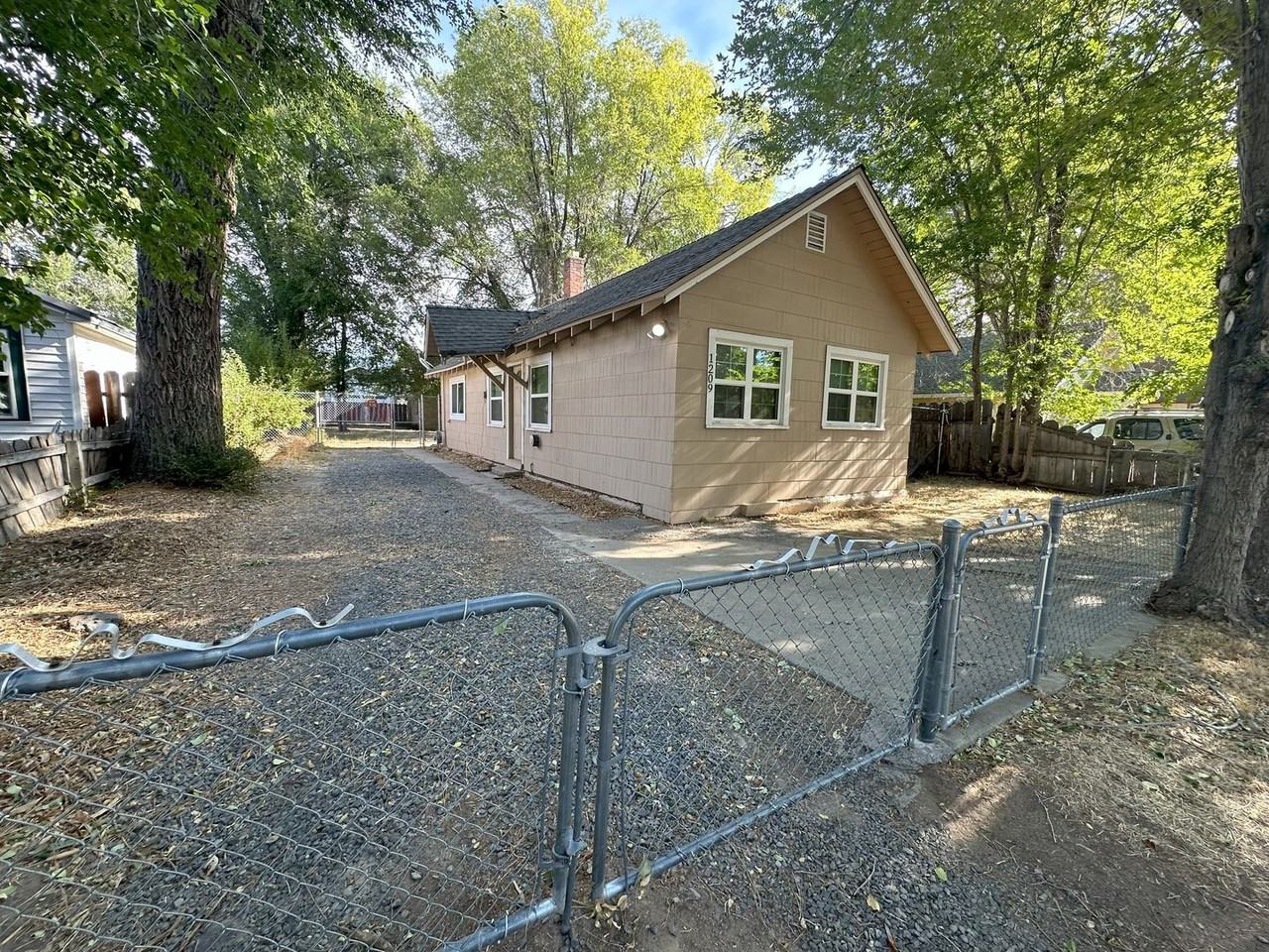 1209 4th St - Photo 3 of 13