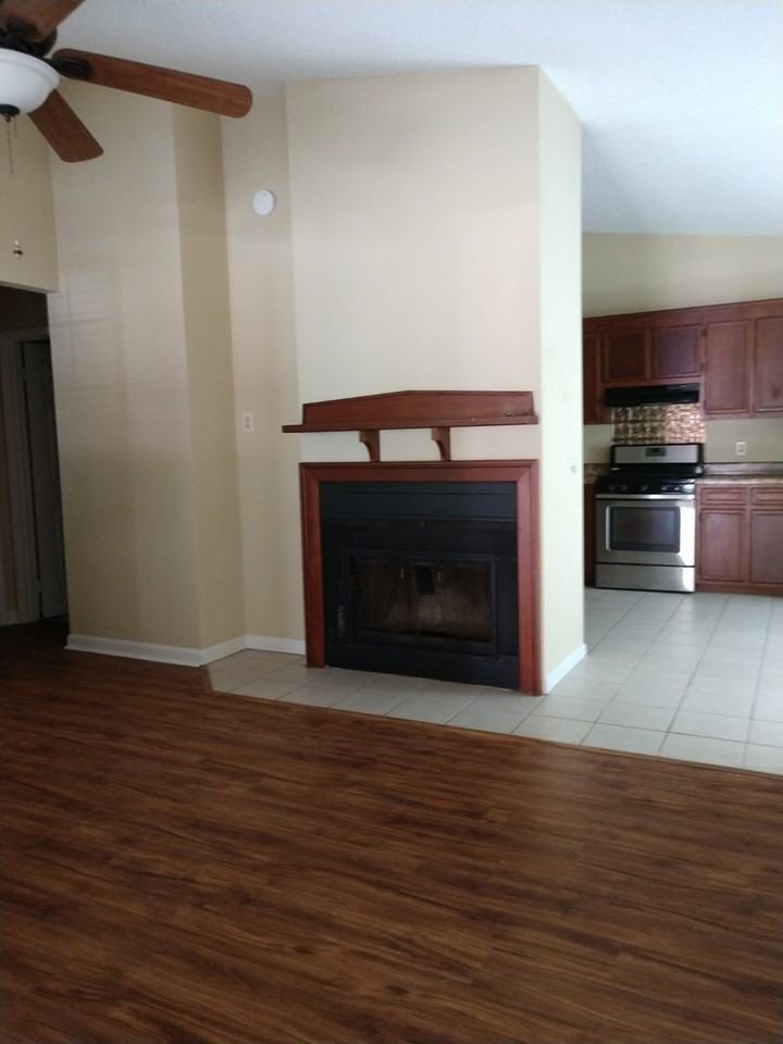 1504 Twin Lakes Cir - Photo 3 of 11