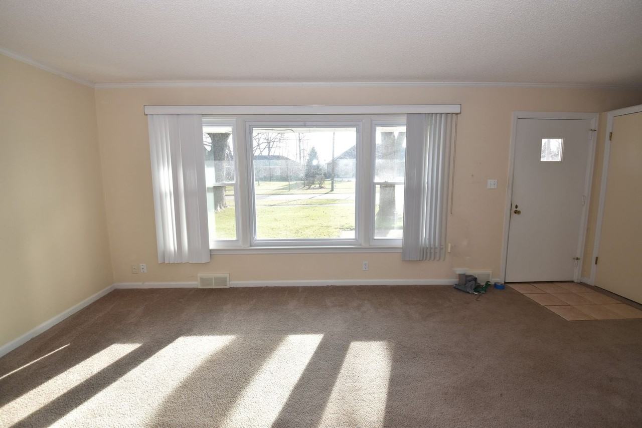 1538 Greenleaf Blvd - Photo 3 of 33