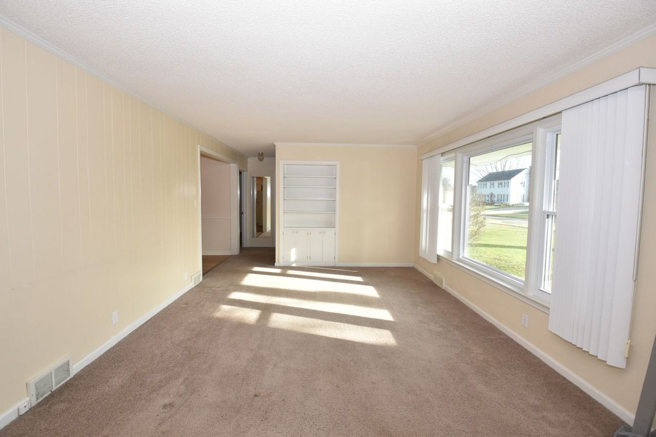 1538 Greenleaf Blvd - Photo 4 of 33